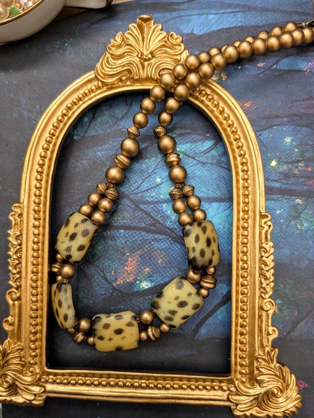 Y2K Vintage Animal Print and Gold Tone Beaded Necklace